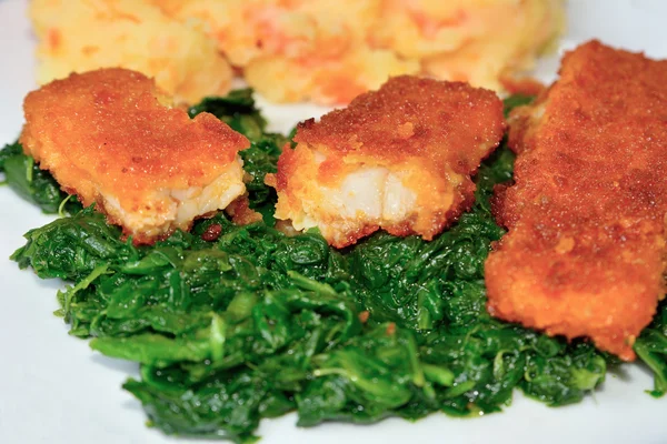 Balık, ıspanak ve patates