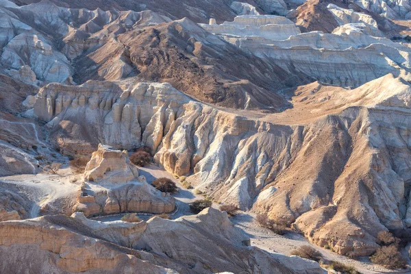 Widok na piaszczyste i kredowe góry pustyni Negev. Erozja. — Zdjęcie stockowe