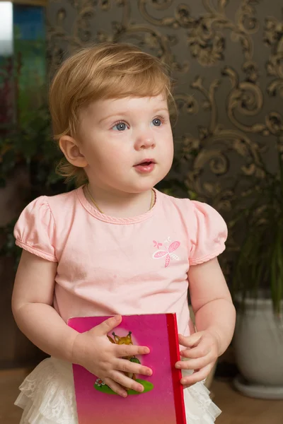 Niña con un libro Fotos de stock libres de derechos