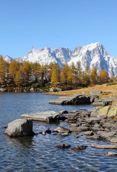 Jesień krajobraz w pobliżu Mont Blanc — Zdjęcie stockowe