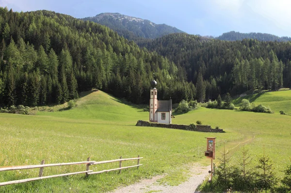 St Magdalena Village w Dolomitach — Zdjęcie stockowe