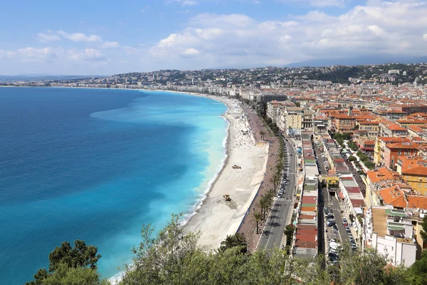 Pláž a panoráma města Nice — Stock fotografie
