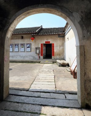 Vinç Gölü Walled köye giden kapı