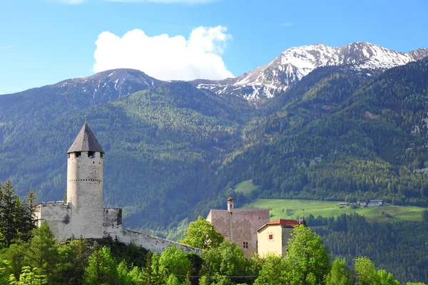 Slottet i Dolomiterna — Stockfoto