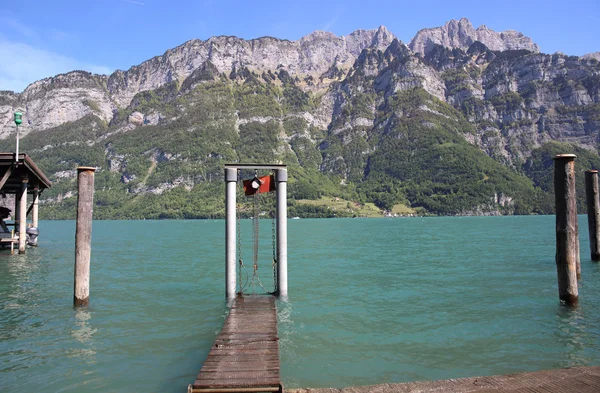 Alpejskie jezioro Walen — Zdjęcie stockowe