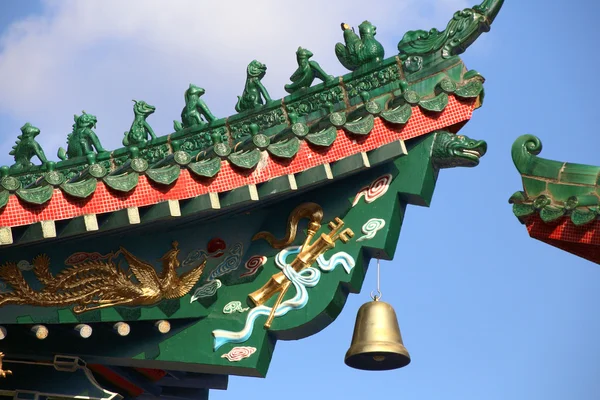 Orientální střešní detaily čínského chrámu — Stock fotografie