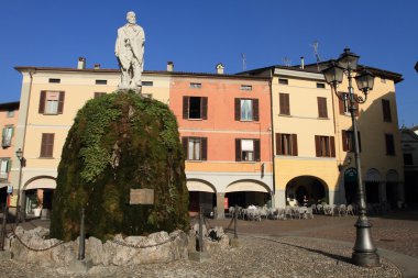 Market square Iseo adlı 