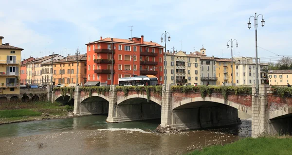 Ciudad de Parma y río — Foto de Stock