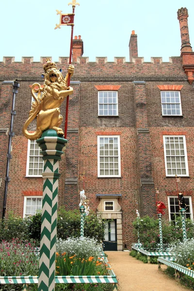 Patio del Palacio de Hampton Court —  Fotos de Stock