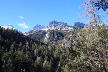 İtalya, Dolomites Gölü 'ndeki alp manzarası 