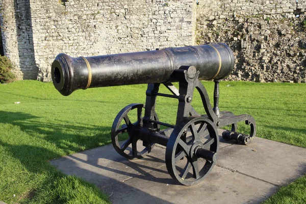 Historic Cannon Trim Castle Ireland — Stock Photo, Image