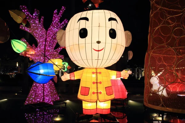 2014年9月18日 中国のランタンは 中国の香港で2014年9月18日に月祭りとしても知られている中秋節を祝うために点灯します — ストック写真