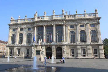 TURIN, İtalya - 3 Ekim 2011: Palazzo Madama, 3 Ekim 2011 tarihinde Torino, İtalya 'daki ilk Senato Binası. Bu bir unesco dünya mirası..