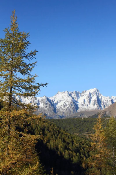 Macizo Del Mont Blanc Otoño Visto Desde Lago Arpy Italia —  Fotos de Stock