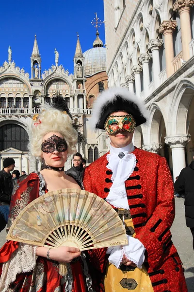 Masked perfomers at Venice carnival — Stock Photo, Image