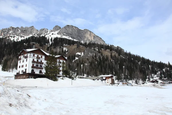 Frozen Lake Misurina at Dolomites Alps — Stock Photo, Image