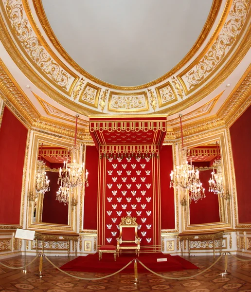 O trono do rei polonês no Palácio de Varsóvia — Fotografia de Stock