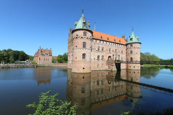 Egeskov Burg und See in Dänemark — Stockfoto