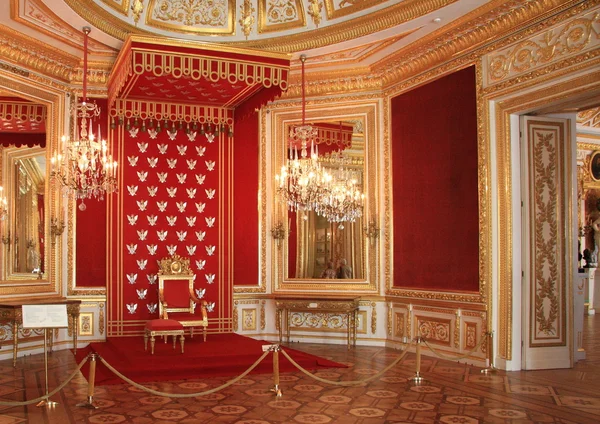 Польский трон в Варшавском дворце — стоковое фото
