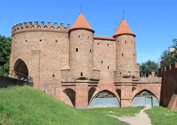 瓮城城墙的华沙老镇 — 图库照片