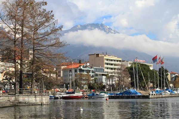 Jezero maggiore a locarno město — Stock fotografie