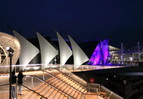 Nachtansicht der modernen Architektur, Mailänder Expo — Stockfoto