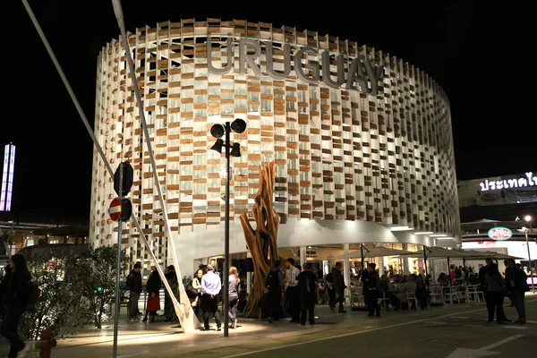 Sala de exposiciones en la Expo de Milán por la noche — Foto de Stock