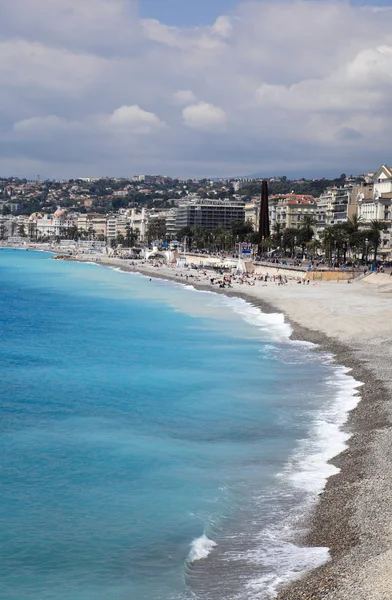 Playa y paisaje urbano de Niza, Francia — Foto de Stock