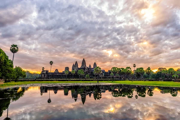 Angkor Wat al amanecer — Foto de Stock