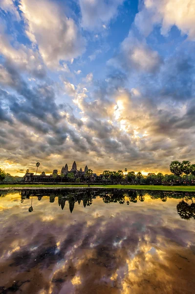 Angkor Wat al amanecer —  Fotos de Stock