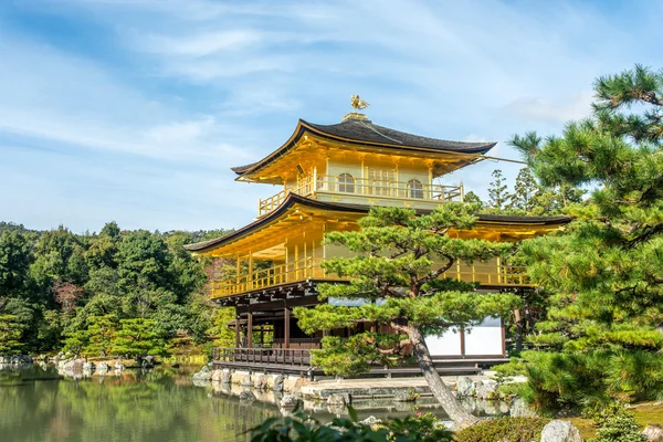 Kinkakuji-Tempel (der goldene Pavillon) im Herbst in Kyoto, Japan. — Stockfoto