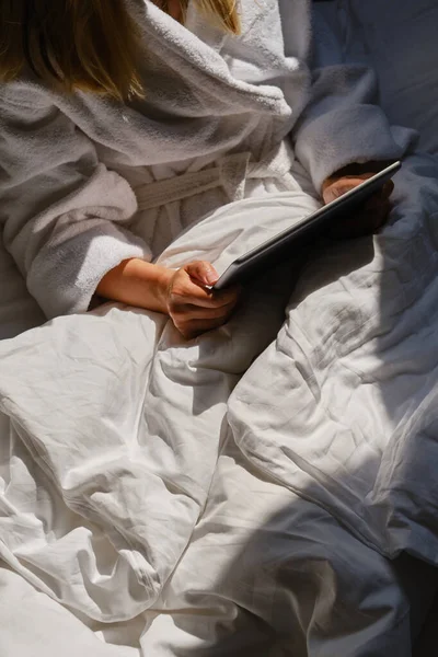Woman Holds Tablet Hands Relaxed Bed Morning Online Activities Home — Stock Photo, Image