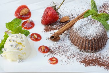 Beyaz çikolata ev yapımı dondurma