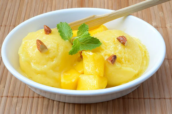 Helado de mango casero — Foto de Stock