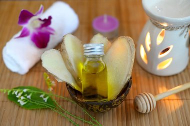 Taze zencefil ayıklamak bitkisel spa ürünleri Tayland.