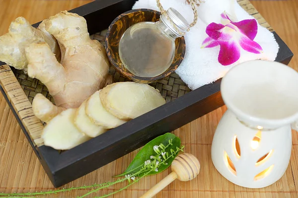 Estratto di zenzero fresco prodotti erboristici spa dalla Thailandia . — Foto Stock