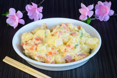 Lezzetli Japonca patates salatası