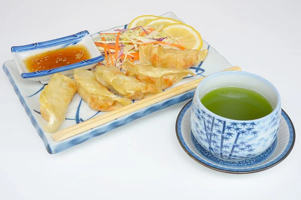 Gyoza Nourriture japonaise dans la poêle, boulettes frites aux légumes, Culture alimentaire de l'Asie — Photo