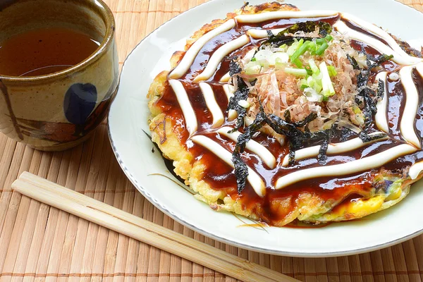 Modanyaki okonomiyaki japanses pizzy — Zdjęcie stockowe