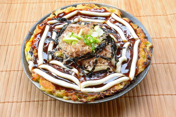 Modanyaki Okonomiyaki Japanses Pizza — Stock Photo, Image