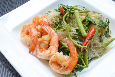 karides Raportörü kızarmış noodle