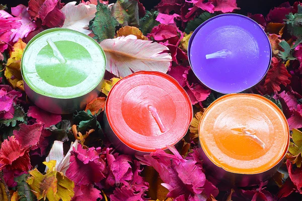 Vela y colorido, varios aromas de popurrí — Foto de Stock