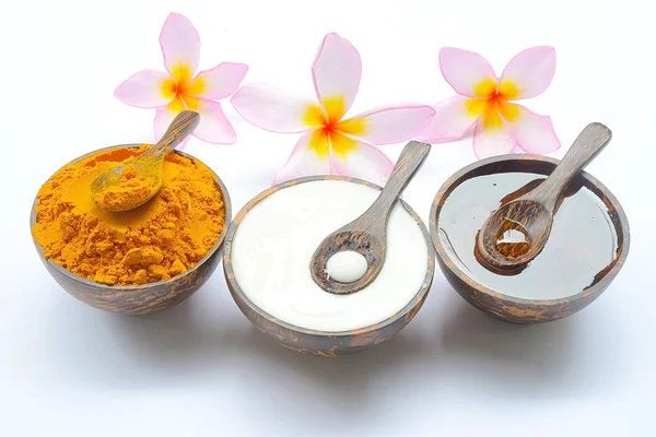 Maschera viso con curcuma in polvere yogurt e miele per la salute della pelle . — Foto Stock