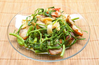 Fried su Minosa gevrek domuz eti ile