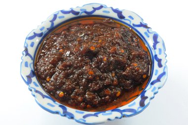 Kızarmış biber ezmesi, sebze ile yemiş