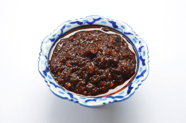 Kızarmış biber ezmesi, sebze ile yemiş