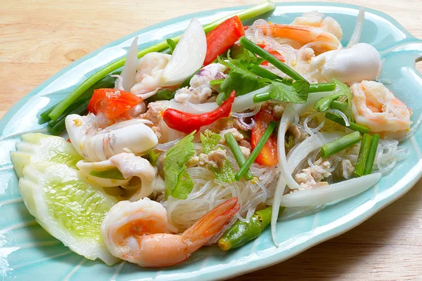 Deniz ürünleri ile erişte baharatlı salata, Tayland gıda