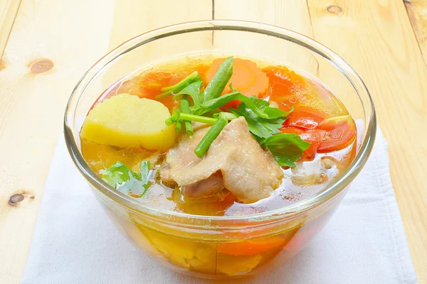 Kurczaka zupa rosół z warzywami w misce — Zdjęcie stockowe