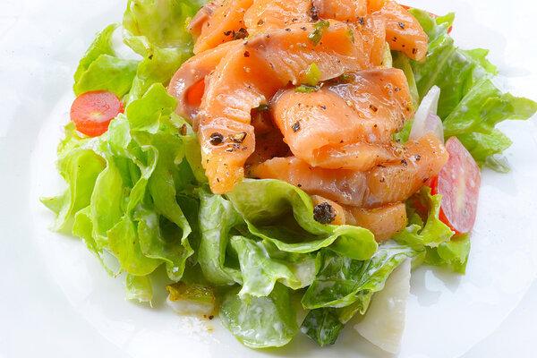 Grilled salmon salad With black pepper sauce