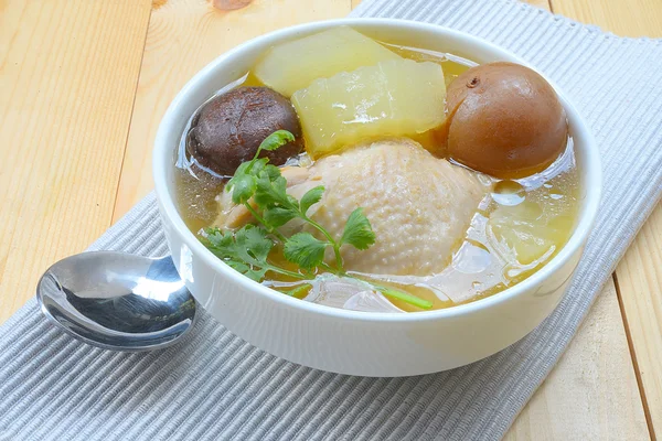 Supă de pui cu gastronomie de ceară și lămâie murată — Fotografie, imagine de stoc